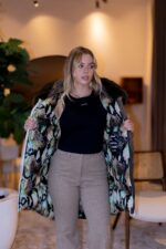 CASACO ACOLCHOADO CASTANHO COM GOLA DE PELO FLO&CLO - Image 2