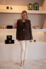 BLAZER CASTANHO COM BOTÕES DOURADOS PONTO CHIC - Image 2