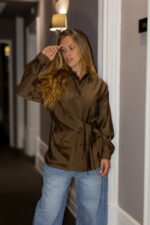 CAMISA CASTANHA  ASSIMÉTRICA DRAPEADO ELEH