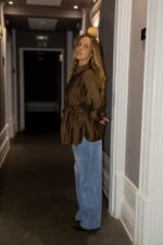 CAMISA CASTANHA  ASSIMÉTRICA DRAPEADO ELEH - Image 3