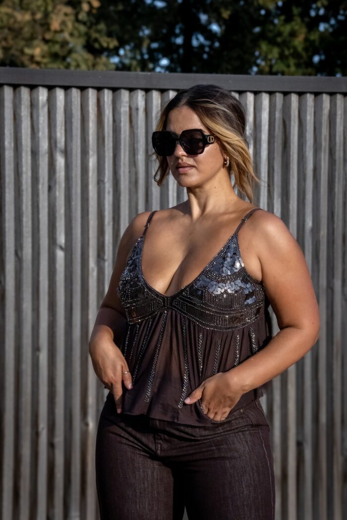 TOP CASTANHO EM TULE COM BORDADO DE LANTEJOULAS PONTO CHIC - Image 2