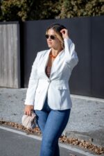 BLAZER BRANCO COM BOTÕES DOURADOS PONTO CHIC