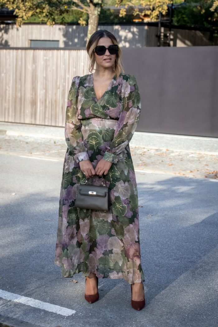 VESTIDO ESTAMPADO FLORAL EM TONS DE VERDE E ROSA PONTO CHIC - Image 1