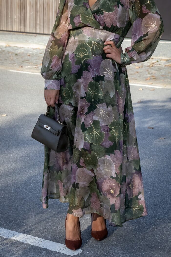 VESTIDO ESTAMPADO FLORAL EM TONS DE VERDE E ROSA PONTO CHIC - Image 3