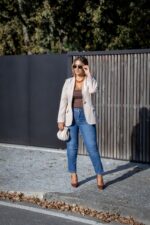 BLAZER BEGE COM BOTÕES DOURADOS PONTO CHIC