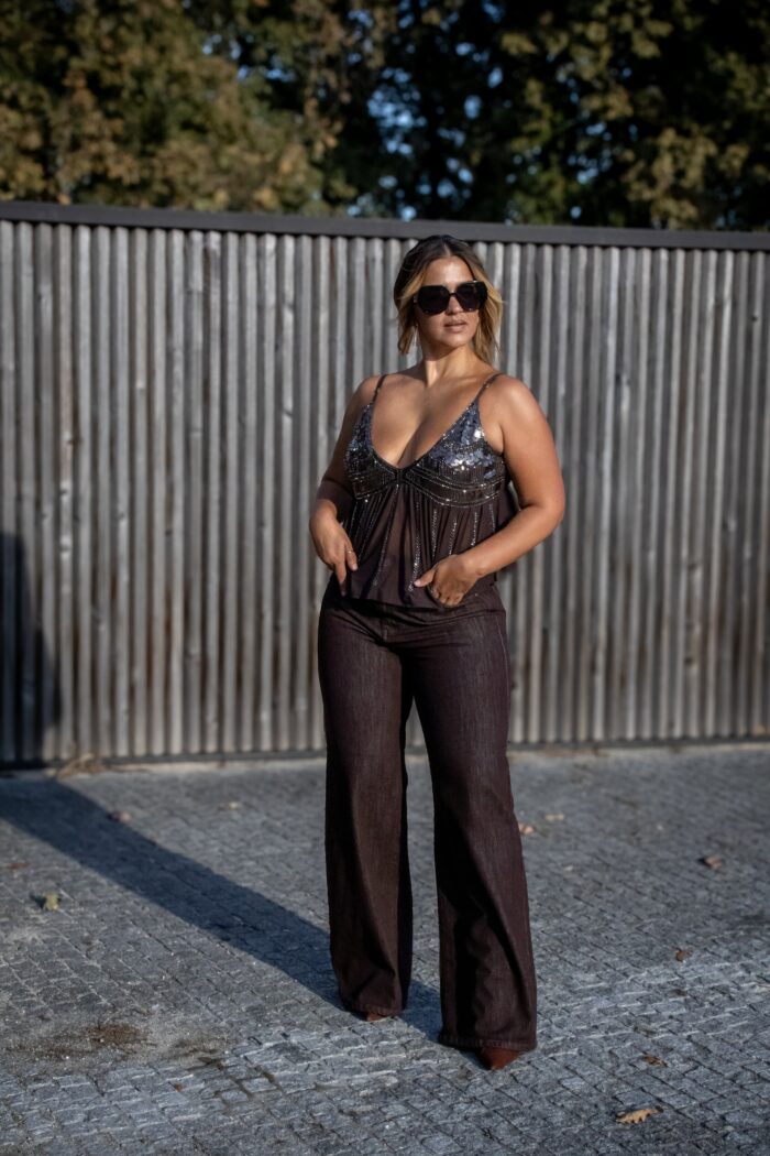 TOP CASTANHO EM TULE COM BORDADO DE LANTEJOULAS PONTO CHIC - Image 1