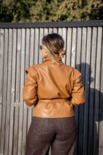 CASACO EM PELE SINTÉTICA CASTANHO COM CORDÕES PONTO CHIC - Image 6