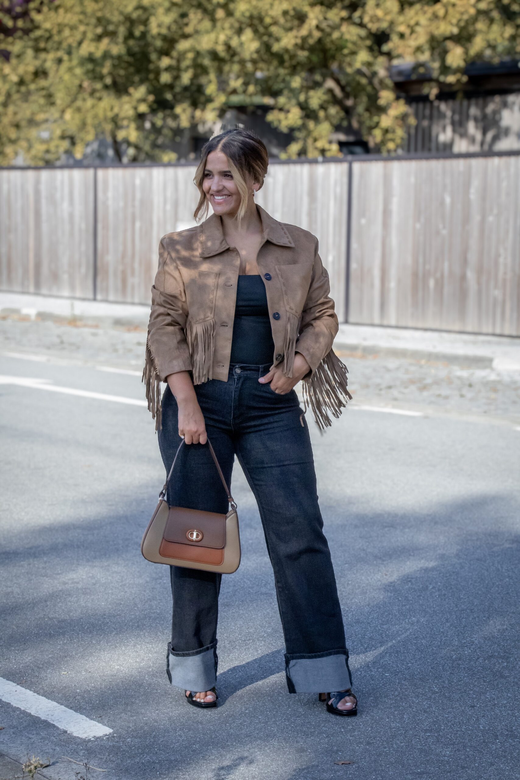 galleries_22e1c3ee-74e9-4d95-b224-8f0763c2557a_826fa83f-a42f-4c44-ad0f-e2c233114dea_v2__thumb_xl CASACO CAMURÇA COM FRANJAS CASTANHO PONTO CHIC - Image 3