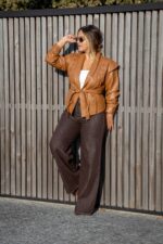 CASACO EM PELE SINTÉTICA CASTANHO COM CORDÕES PONTO CHIC - Image 3