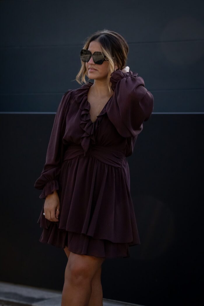 VESTIDO CASTANHO COM FOLHOS PONTO CHIC - Image 2