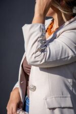 BLAZER BEGE COM BOTÕES DOURADOS PONTO CHIC - Image 3