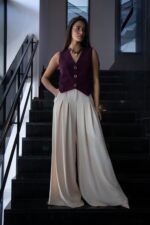 CALÇA BEGE COM PREGAS IMPERIAL