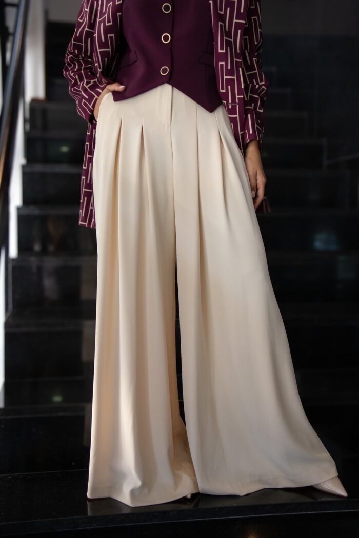 CALÇA BEGE COM PREGAS IMPERIAL - Image 2