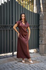 VESTIDO ACETINADDO CASTANHO RINASCIMENTO - Imagen 2