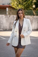 BLAZER BRANCO COM BOTÕES DOURADOS PONTO CHIC - Image 2