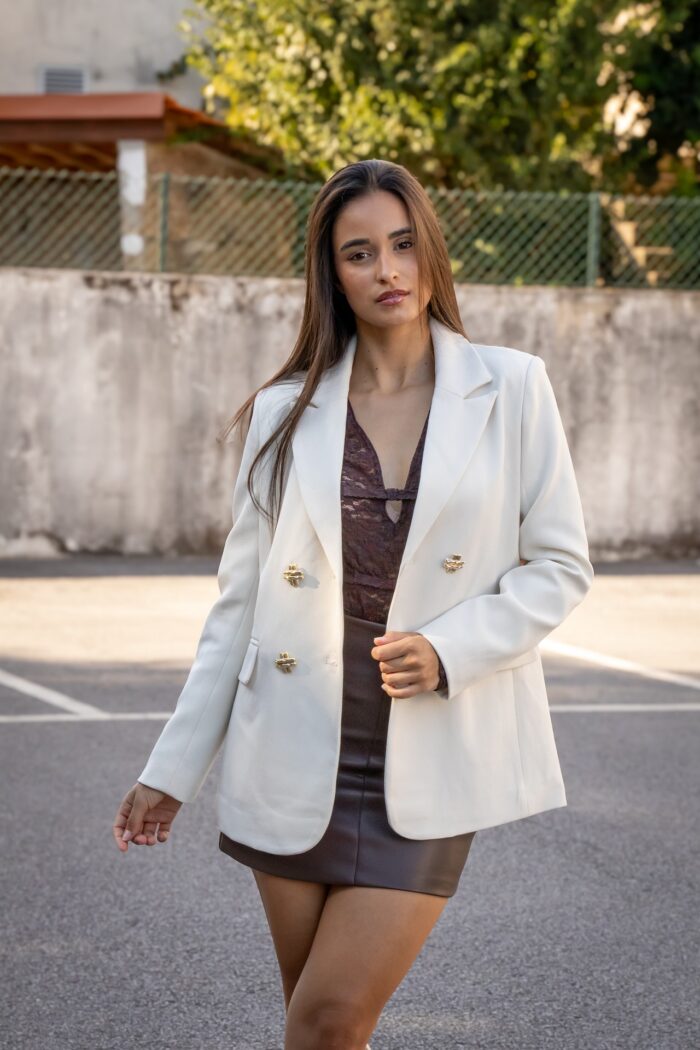 BLAZER BRANCO COM BOTÕES DOURADOS PONTO CHIC - Image 2