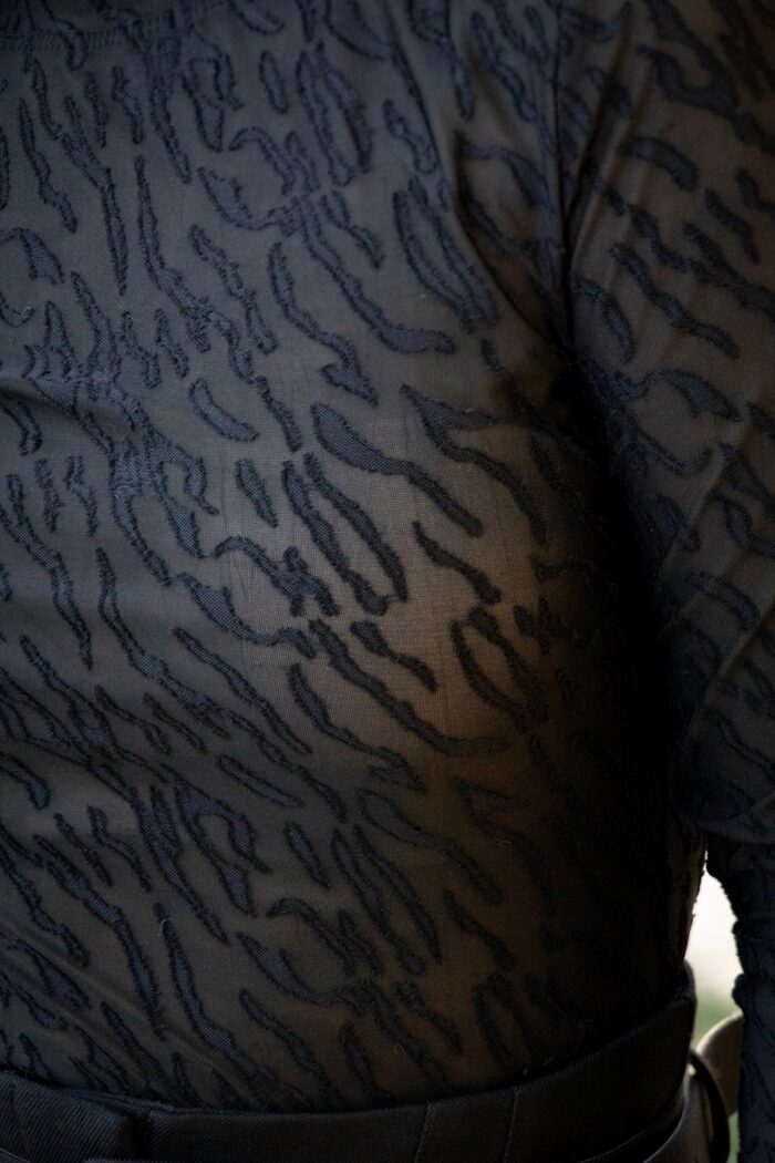 TOP PRETO TRANSPARENTE COM TEXTURA PONTO CHIC - Image 3