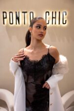 TOP PRETO DE ALÇAS COM RENDA IMPERIAL