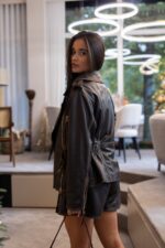 SAIA-CALÇÃO EM PELE CASTANHA COM FECHOS METÁLICOS SAHOCO - Image 4