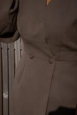 CONJUNTO CASTANHO COM BLAZER E CALÇA PONTO CHIC - Image 4