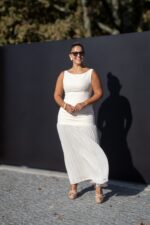 VESTIDO BEGE COM PLISSADO INFERIOR PONTO CHIC - Image 2
