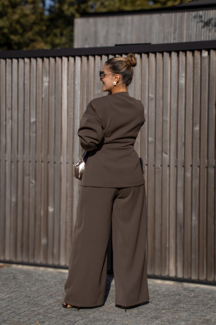 CONJUNTO CASTANHO COM BLAZER E CALÇA PONTO CHIC - Image 5