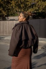 CASACO CURTO MILITAR CASTANHO PONTO CHIC - Image 4