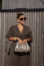 MALA METÁLICA COM INTERIOR EM PELO PONTO CHIC - Image 2