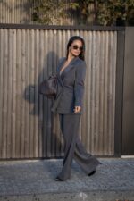 CONJUNTO CINZENTO BEGE COM BLAZER E CALÇA DIXIE - Image 3