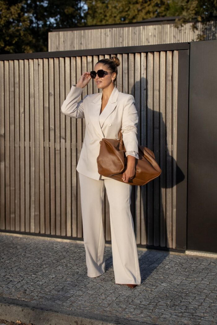 CONJUNTO BEGE COM BLAZER E CALÇA DIXIE - Image 2