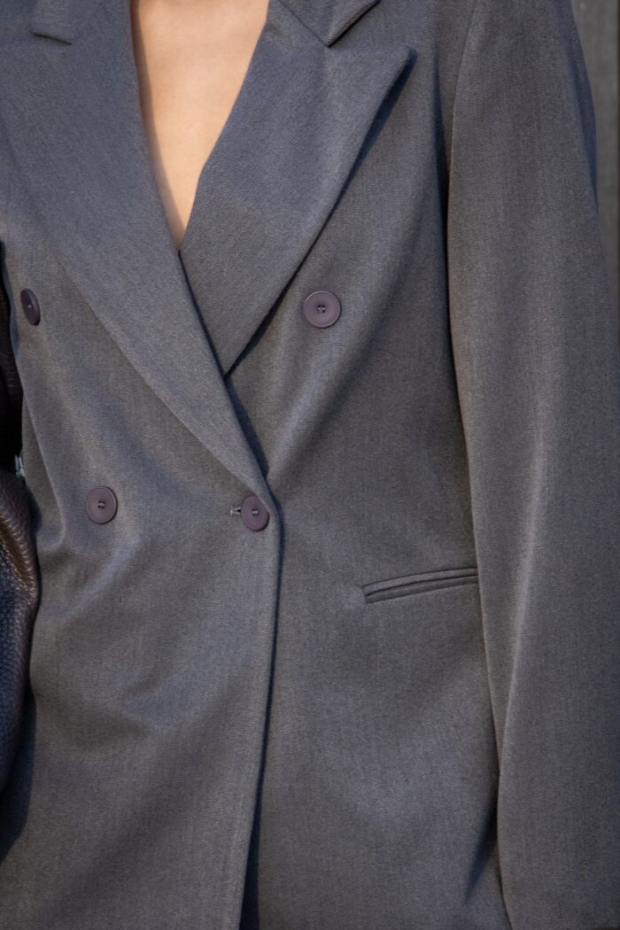 CONJUNTO CINZENTO BEGE COM BLAZER E CALÇA DIXIE - Image 5