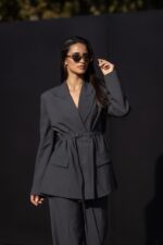 BLAZER CINZENTO COM CINTO E LAPELA CLÁSSICA IMPERIAL - Image 2
