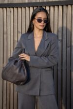 CONJUNTO CINZENTO BEGE COM BLAZER E CALÇA DIXIE - Image 2