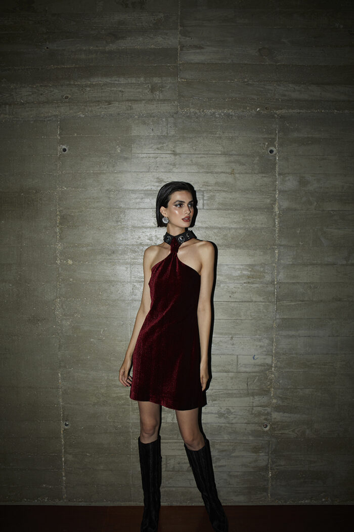 VESTIDO DE VELUDO COM APLICAÇÃO EM JOÍAS SAHOCO - Imagen 1