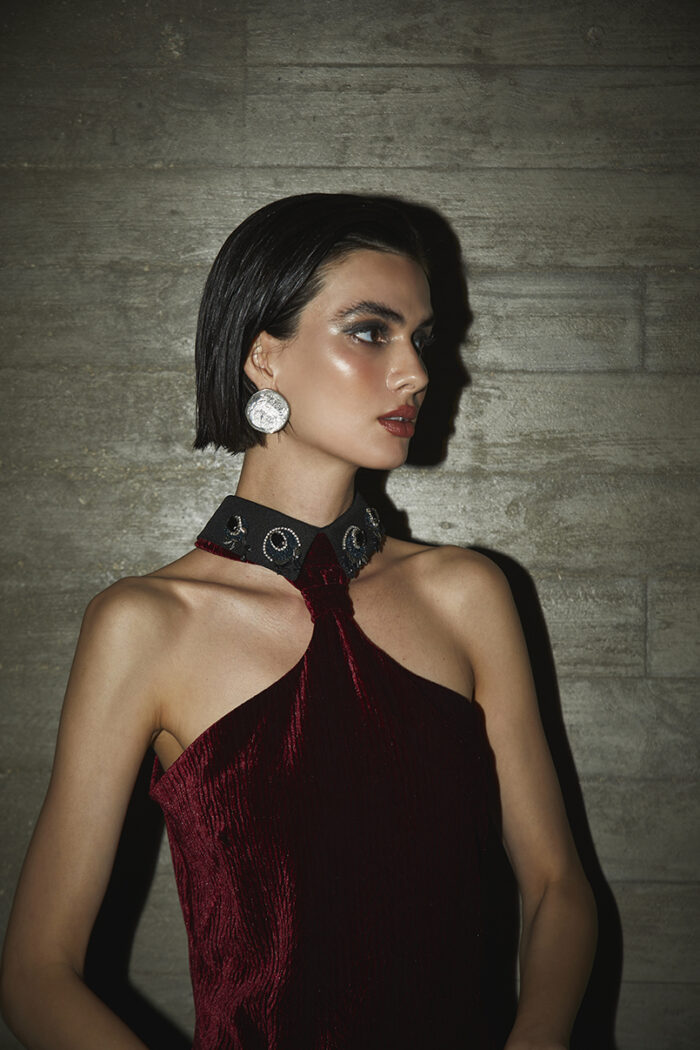 VESTIDO DE VELUDO COM APLICAÇÃO EM JOÍAS SAHOCO - Imagen 2