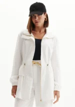 PARKA ALONGADA BRANCA COM ESTAMPA LOCAL LANÇA PERFUME