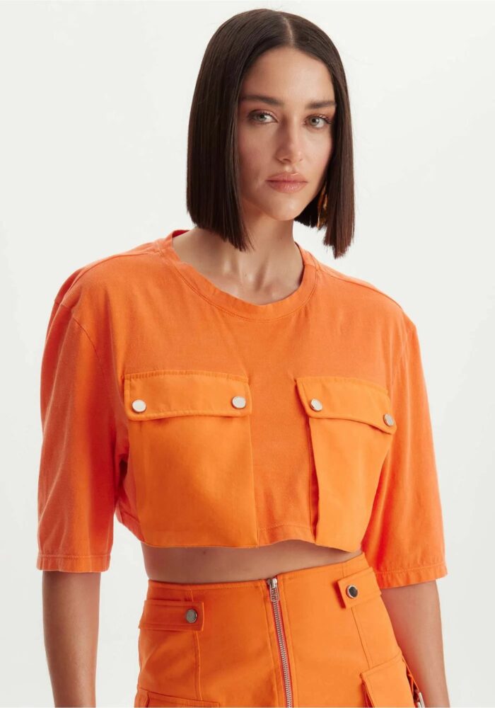 T-SHIRT CROPPED COM BOLSOS LANÇA PERFUME - Image 1
