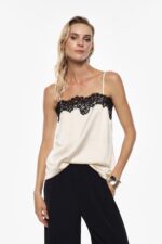 TOP DE CETIM COM RENDA BEGE IMPERIAL