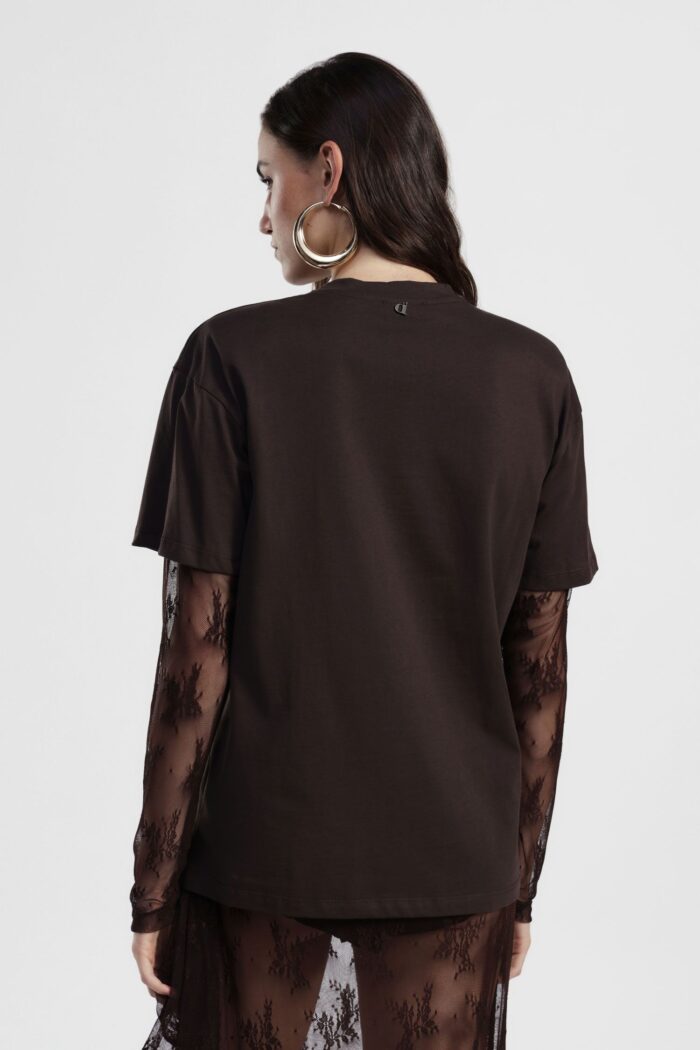 T-SHIRT CASTANHA COM RENDA DIXIE - Image 4