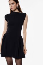 VESTIDO CURTO PRETO COM DETALHE FRANZIDO IMPERIAL