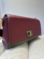 MALA BORDEAUX E VERDE COM FECHO DOURADO E ALÇA TIRACOLO PONTO CHIC - Image 2