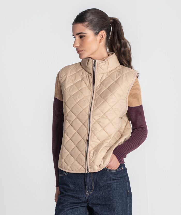 COLETE ACOLCHOADO BEGE COM INTERIOR ESTAMPADO RUGA - Image 2