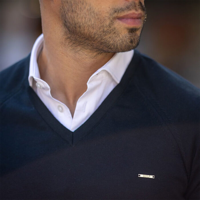 CAMISOLA DECOTE BICO PRETA ZOLF - Image 3