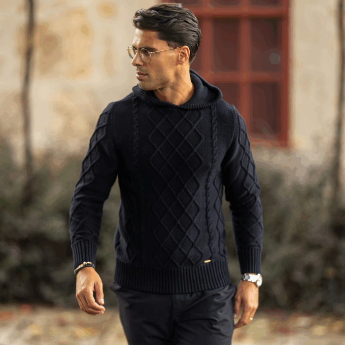 CAMISOLA TRICOT TEXTURA COM CAPUZ PRETA ZOLF - Image 1