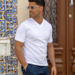 T-SHIRT DECOTE EM V BRANCO ZOLF - Image 2
