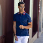 POLO PIQUÉ AZUL COM RISCA BORDEAUX ZOLF