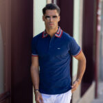 POLO PIQUÉ AZUL COM RISCA BORDEAUX ZOLF - Image 2