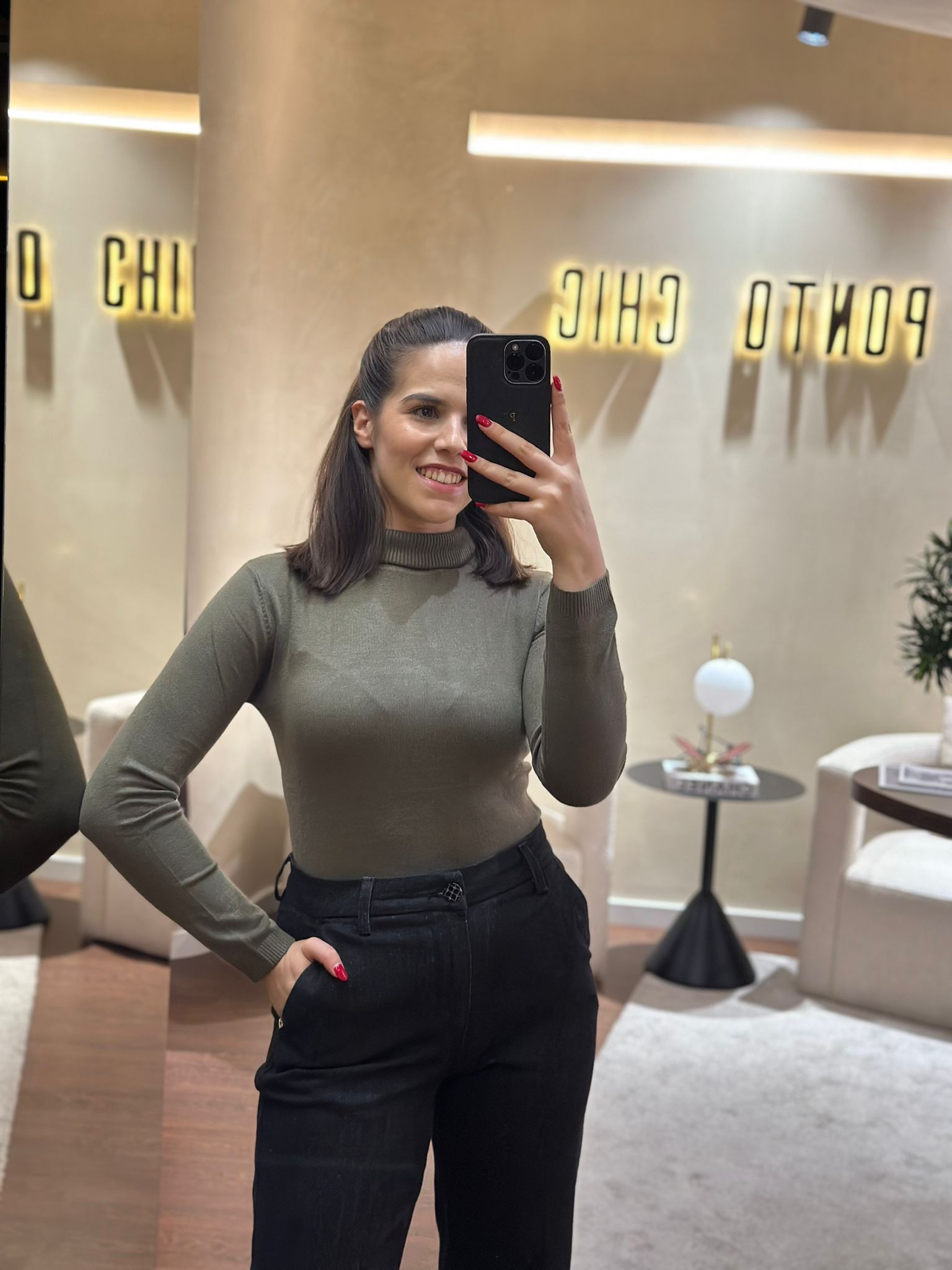 59af0072-fb25-4c22-b5b5-caf9caea36b1 CAMISOLA VERDE DE GOLA ALTA PONTO CHIC - Image 2