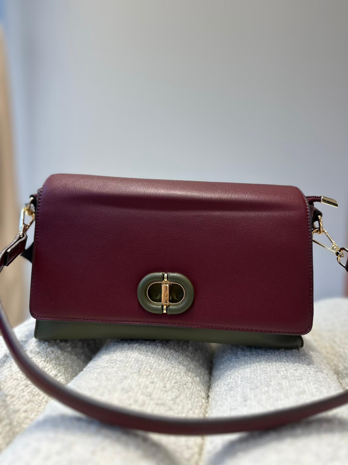 773feba1-2a66-4f8e-a369-13142e9beed8 MALA BORDEAUX E VERDE COM FECHO DOURADO E ALÇA TIRACOLO PONTO CHIC - Image 1