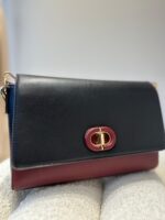 MALA PRETA E BORDEAUX COM FECHO DOURADO PONTO CHIC